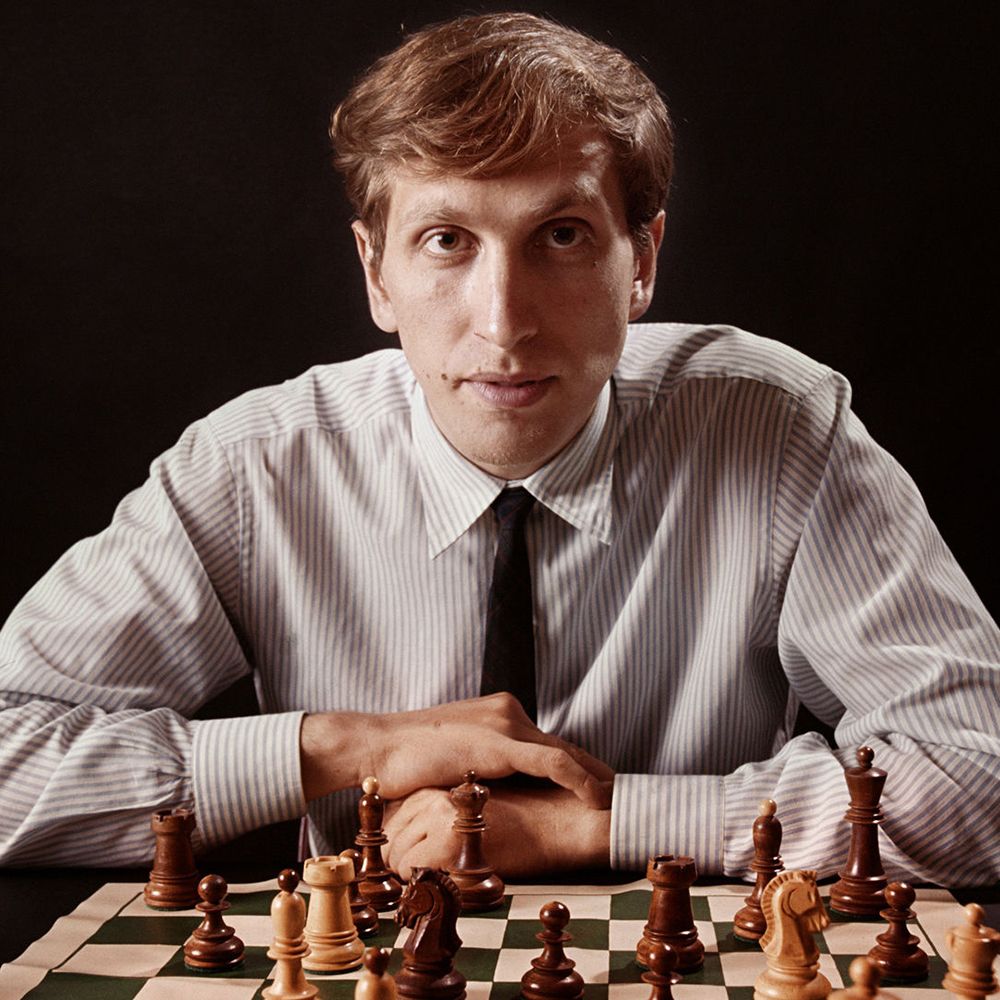 Amerikai sakkmester,  2001-ben a World Chess Hall of Fame tagjai közé választották.